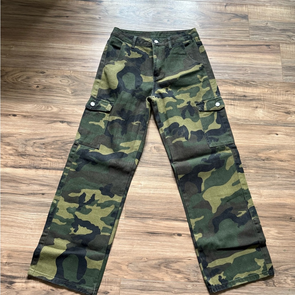 Women’s Camouflage Cargo Pants